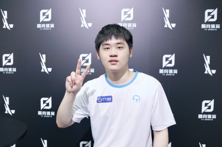 据自我特点 据自我特点